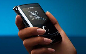 The New Motorola Razr flip phone is now official with a 6.2 inch foldable display and Snapdragon 710 Processor 